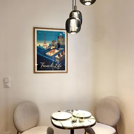 2 Personnes Proche Tour Eiffel Paris